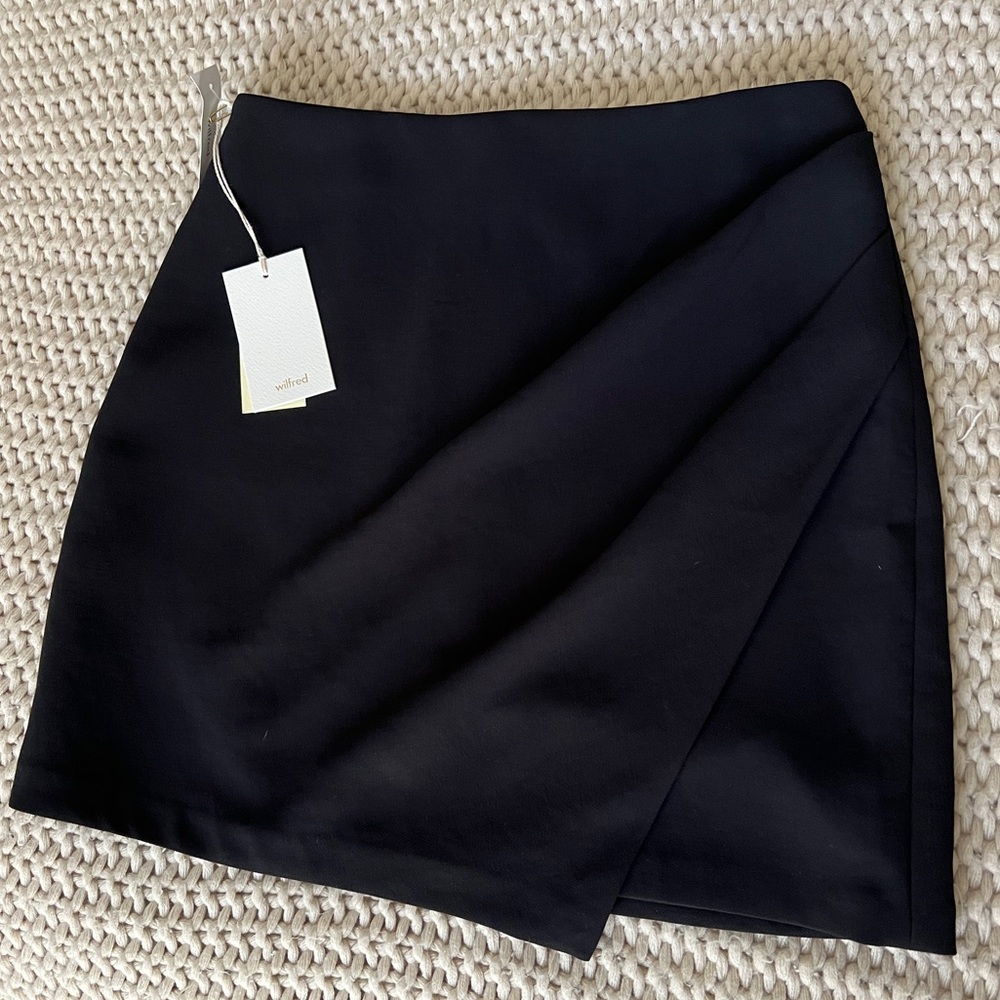 Aritzia mini skirt faux wrap detail w/tags!